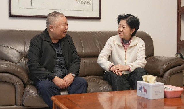 晏世莹、叶科走访慰问老领导、老同志