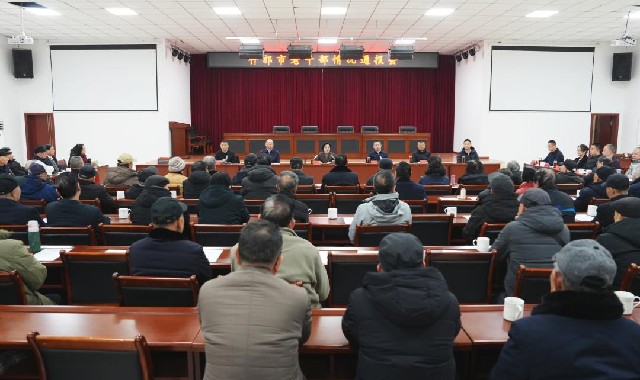 我市召开老干部情况通报会