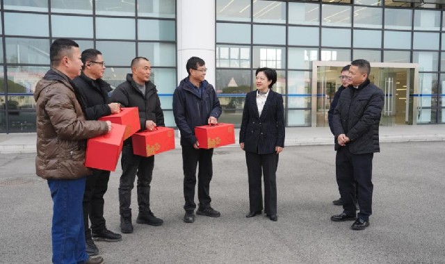 晏世莹等市领导开展节前走访慰问