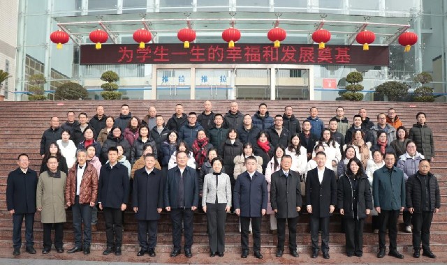 晏世莹、叶科、何学军、黄剑、丁斌看望慰问高三教师